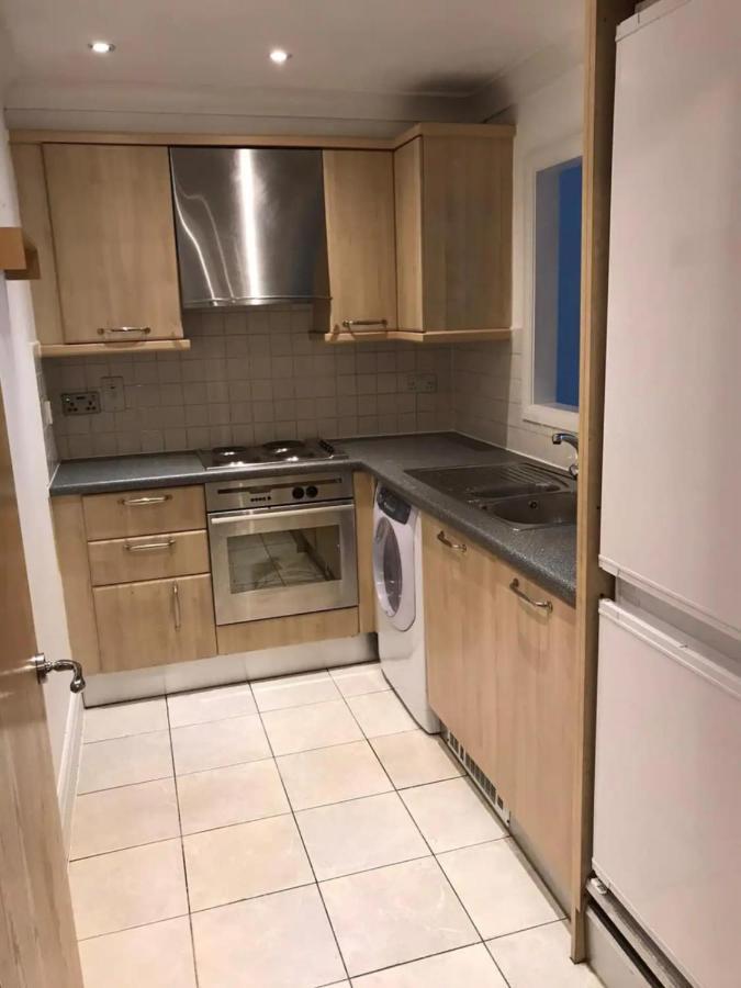 Spacious 1 Bedroom Flat Near Charterhouse Square * London