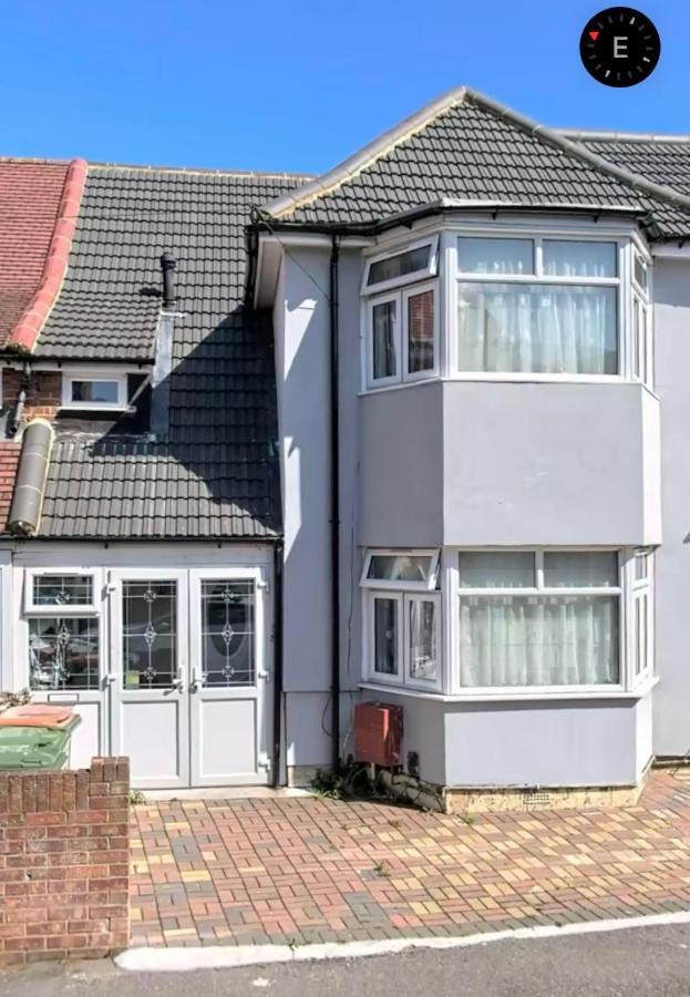 Hameway House- Stunning 4 Bedroom House With A Spacious Kitchen Londres