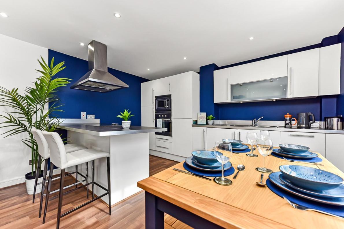 Spacious Cosy 2 Bed Flat, Apartment *