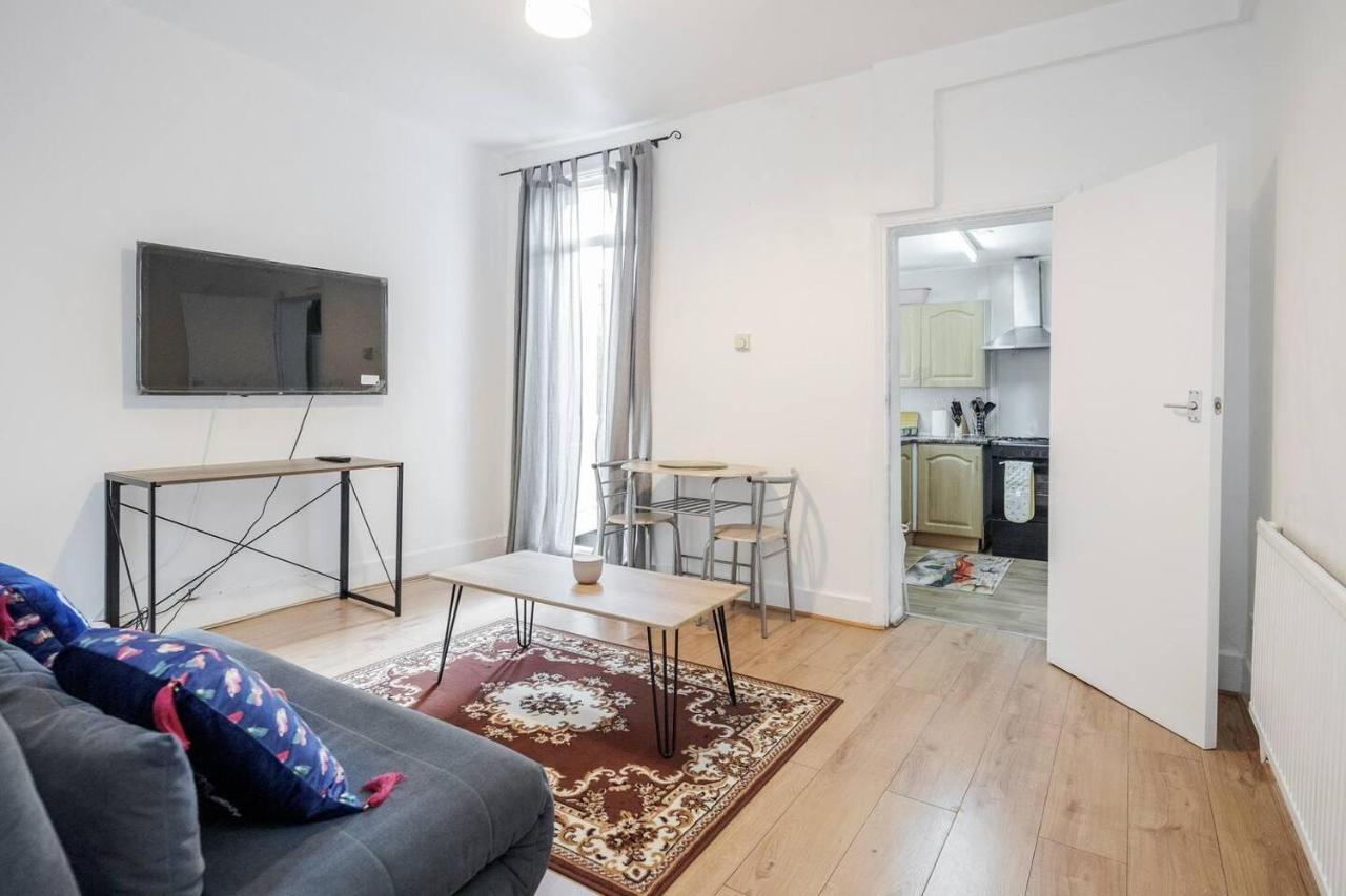 Impeccable And Welcoming 3-bed House In *
