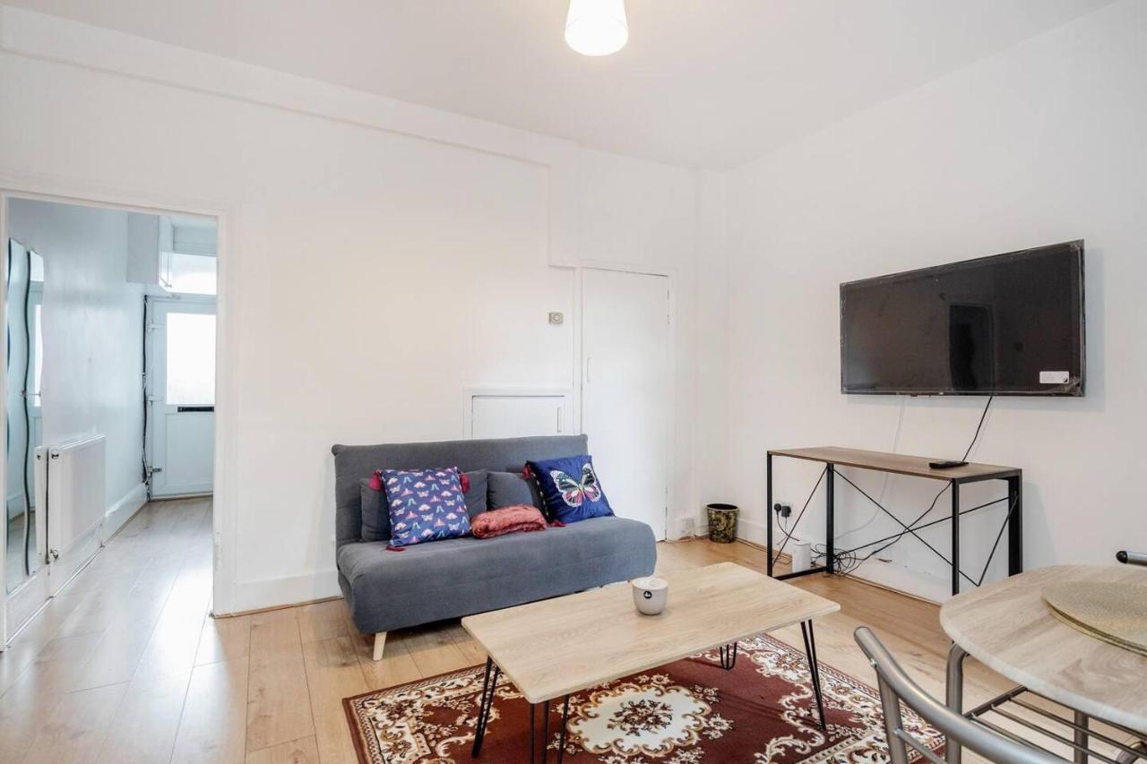 Impeccable And Welcoming 3-bed House In Holiday home