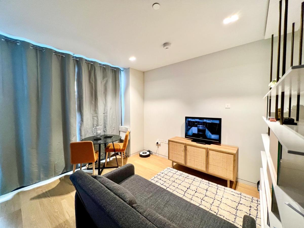 Deluxe Entire Studio Next To Eye & Trafalgar Square Aparthotel