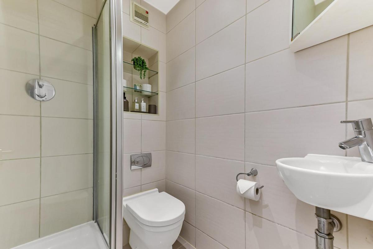 Spacious Cosy 2 Bed Flat, Apartment London