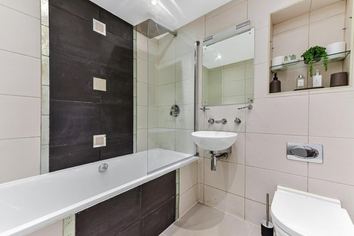 Spacious Cosy 2 Bed Flat, * London