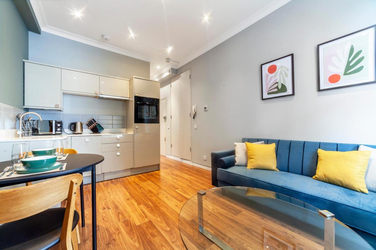 Bright & Spacious 1bdr Apt Near Lakeside Road * London