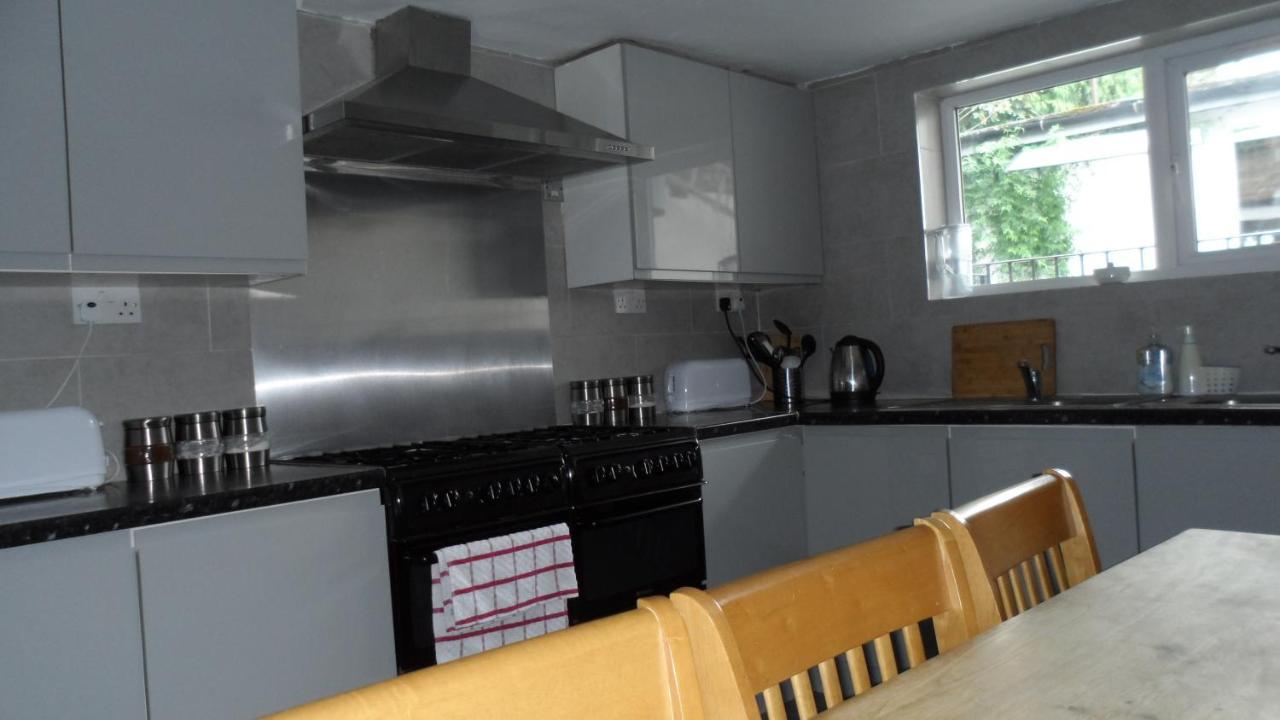 Bubblesbnb 7 Bedroom House, 16 Beds, Sleeps 22 Holiday home *