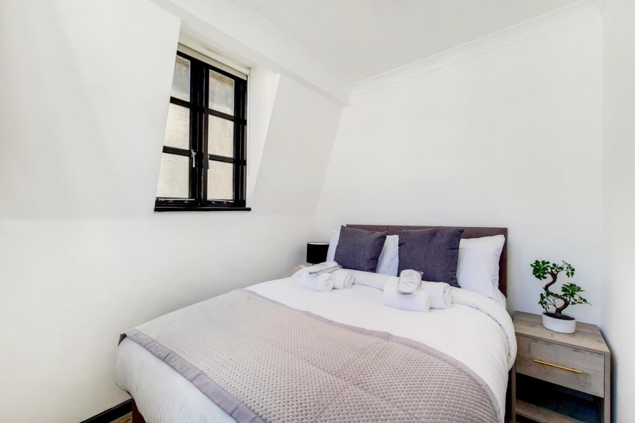 Apartment Langdon Brooks *