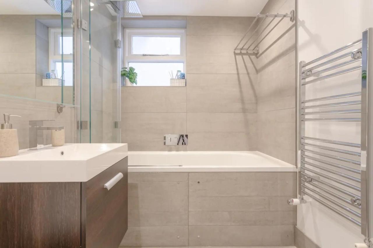 Modern Flat In The Heart Of West * London