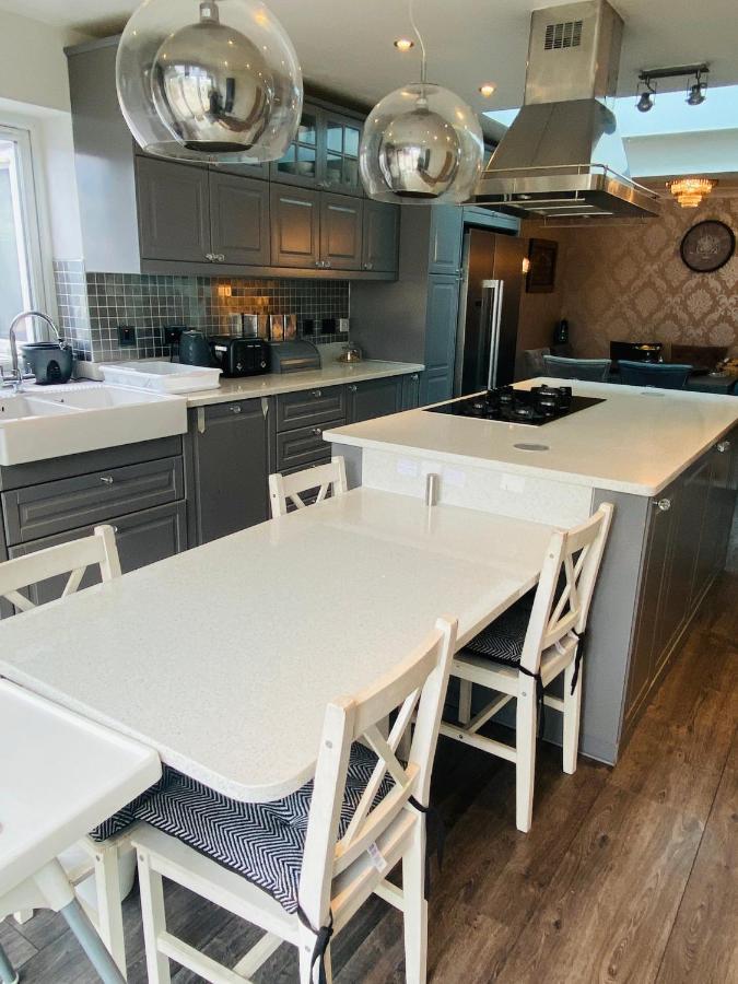 Hameway House- Stunning 4 Bedroom House With A Spacious Kitchen Casa de férias Londres