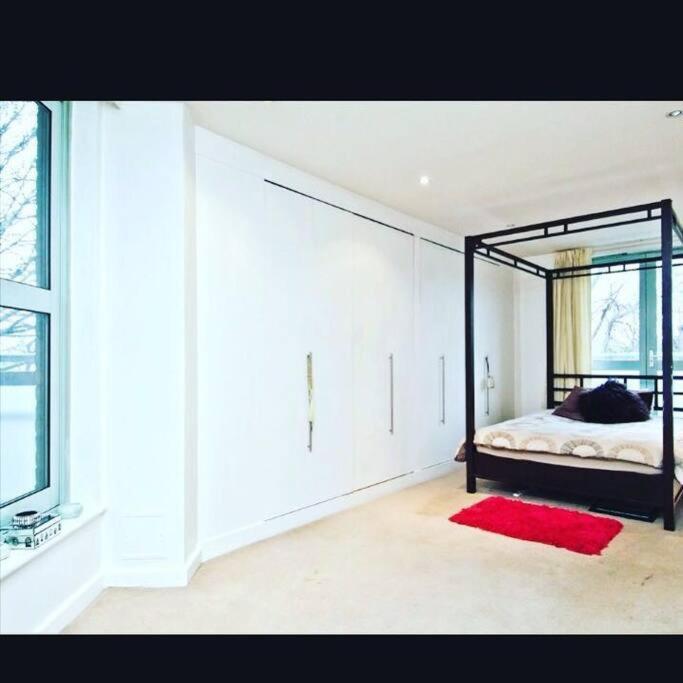 Centrally Located Flat - Battersea Park Road