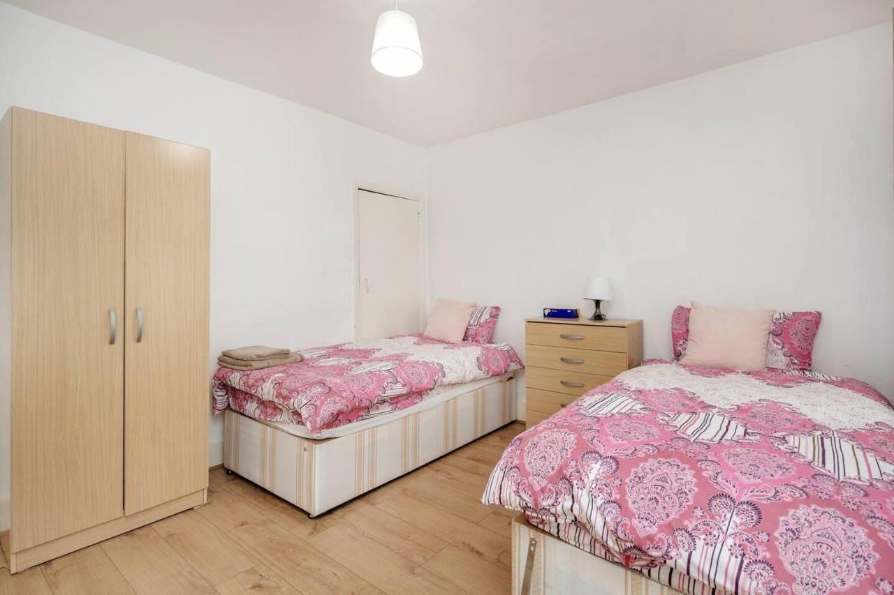 Impeccable And Welcoming 3-bed House In Holiday home