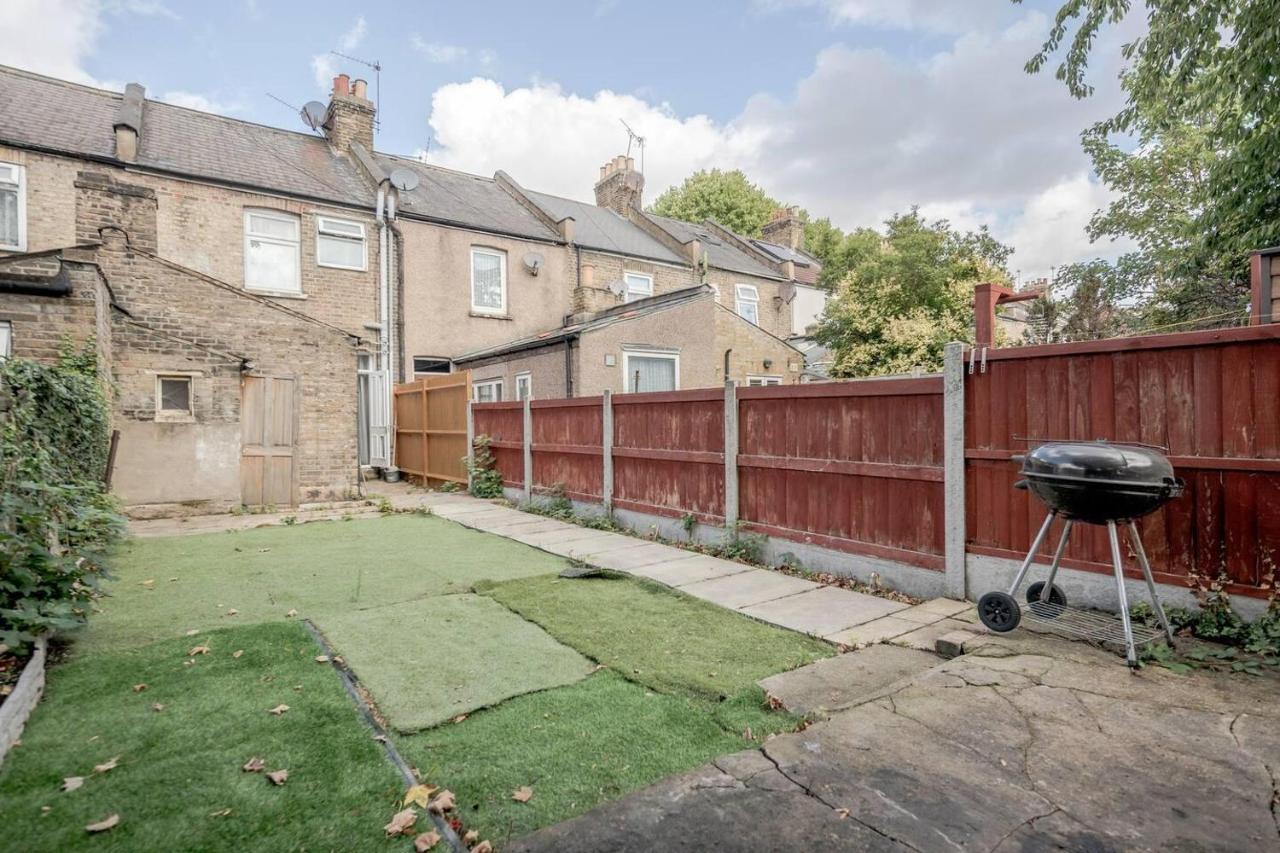 Holiday home Impeccable And Welcoming 3-bed House In *