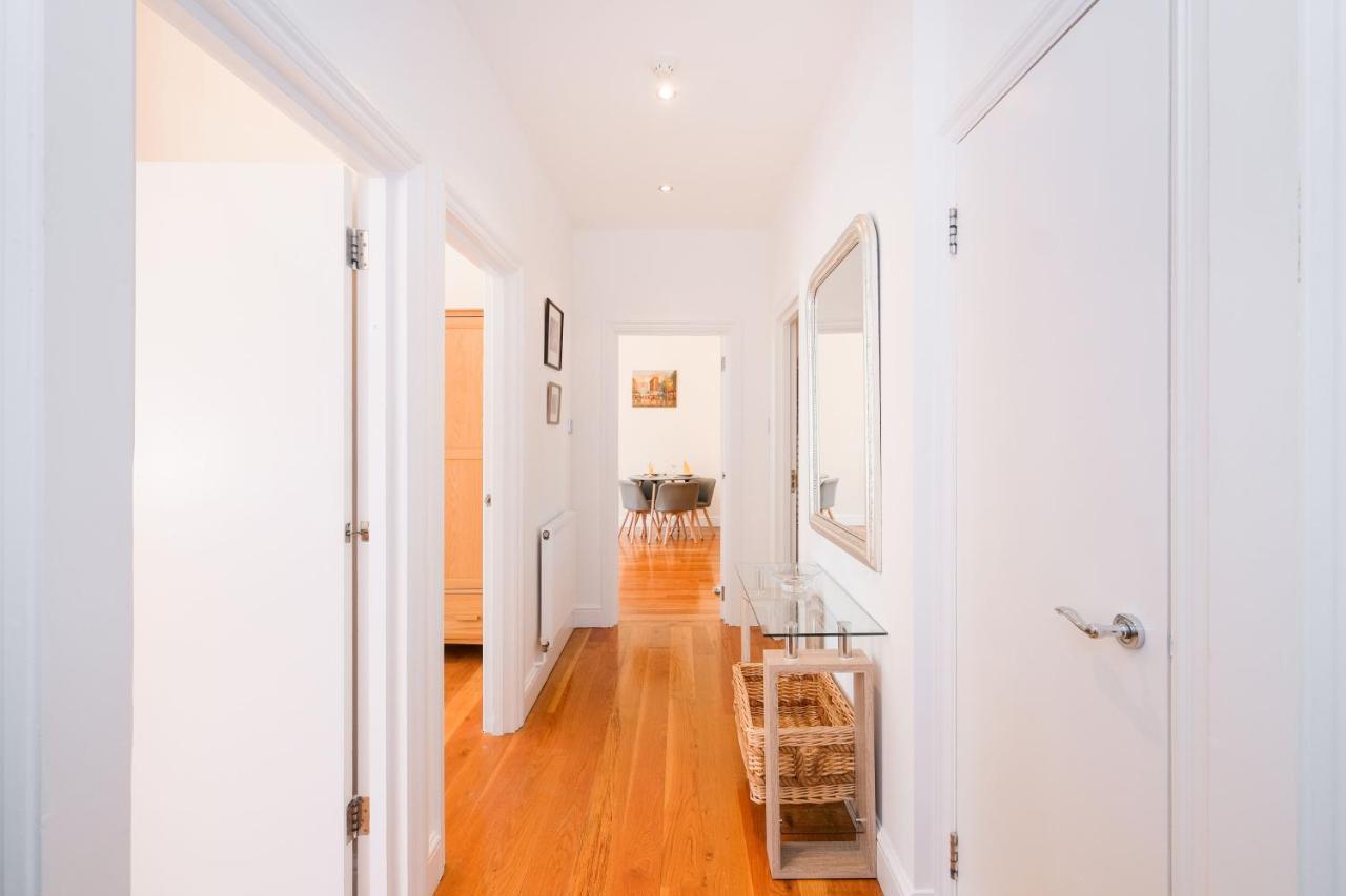 Lovely 2 Bed Flat In Canal Side Gated Development Apartment