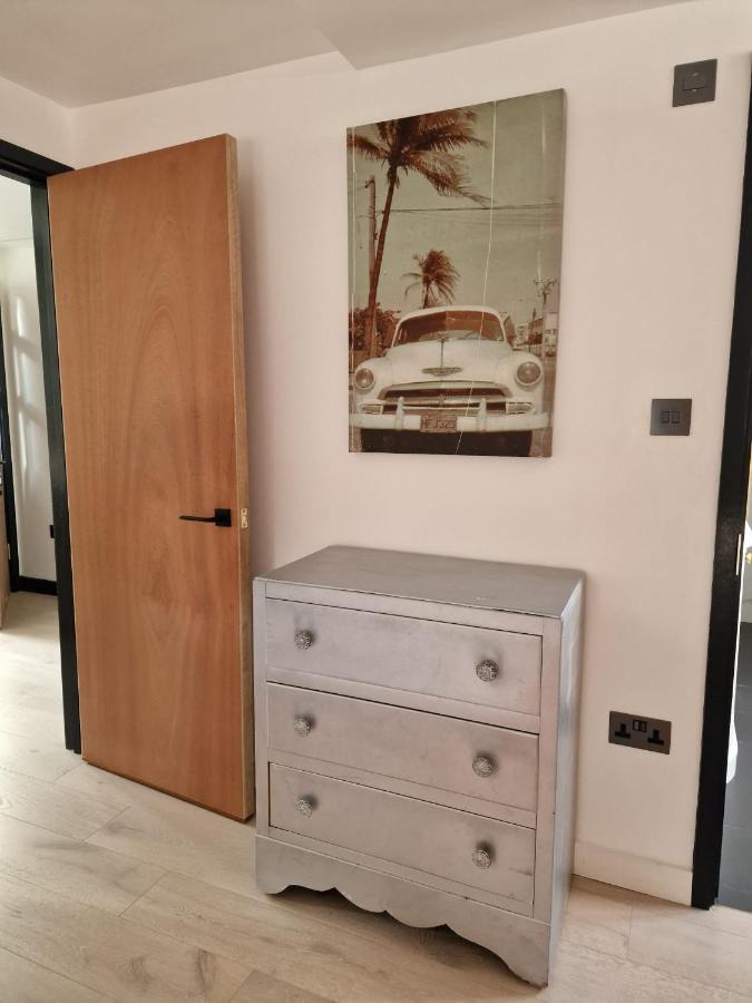 Sky - Stunning 3 Bed Apt In The Sky * London