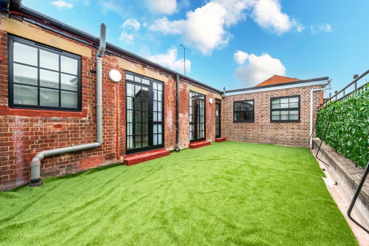 Lovely 1 Bedroom With Outdoor Space * London