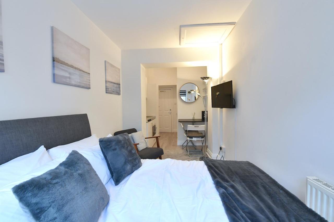 Very Close To Line Underground Shepherds Bush And Westfield Newly Refurbished * London