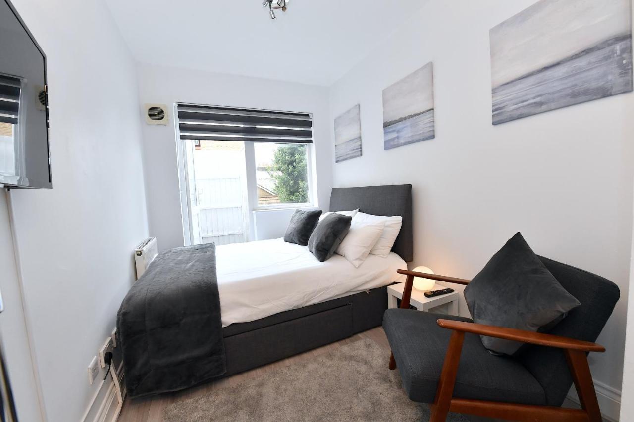 Apartment Very Close To Line Underground Shepherds Bush And Westfield Newly Refurbished London
