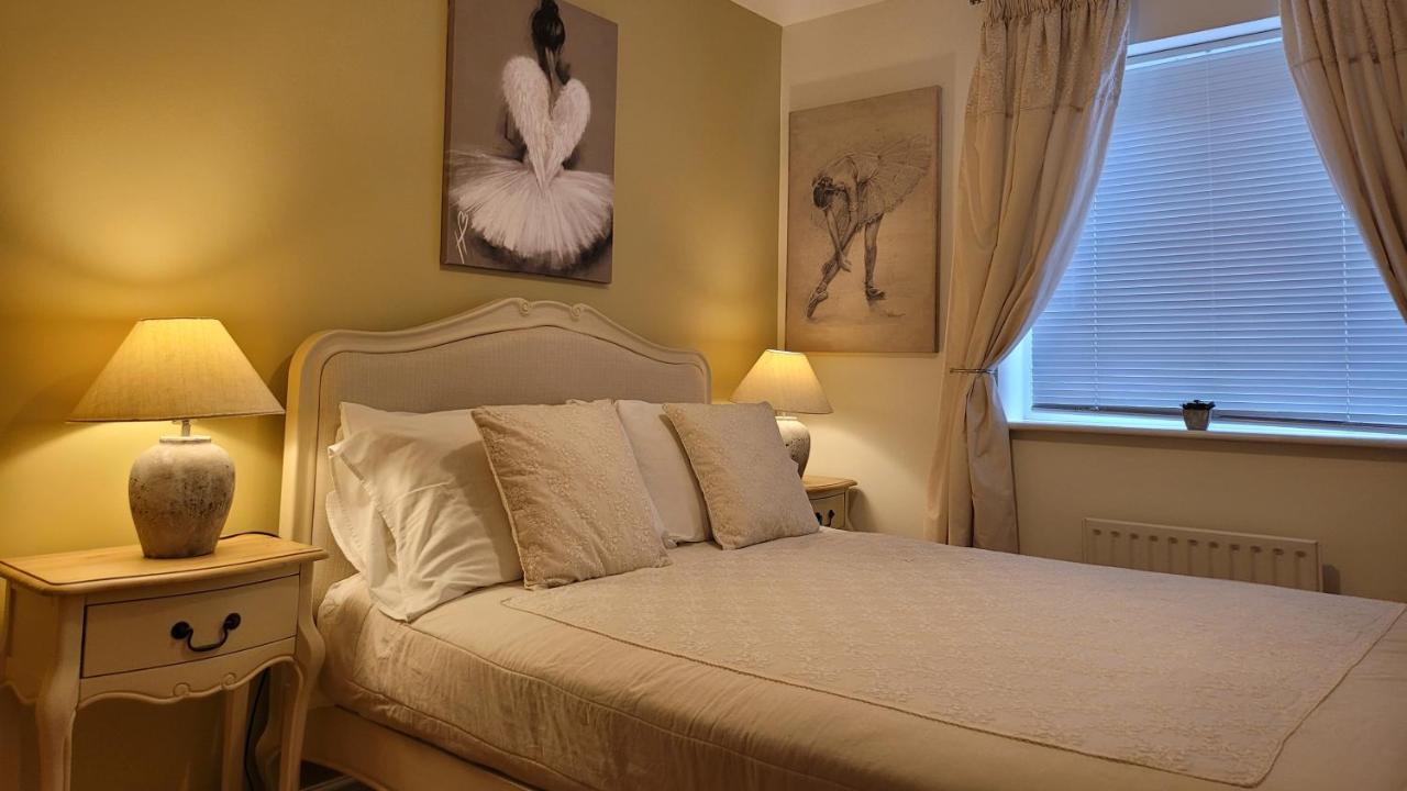 Apartment Three Bedroom By Beautiful Park *