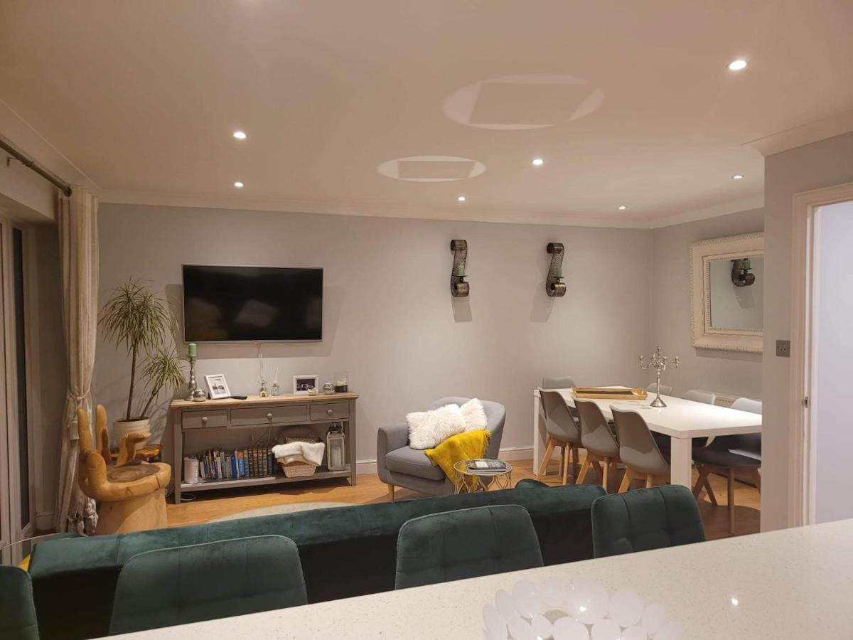 Three Bedroom By Beautiful Park