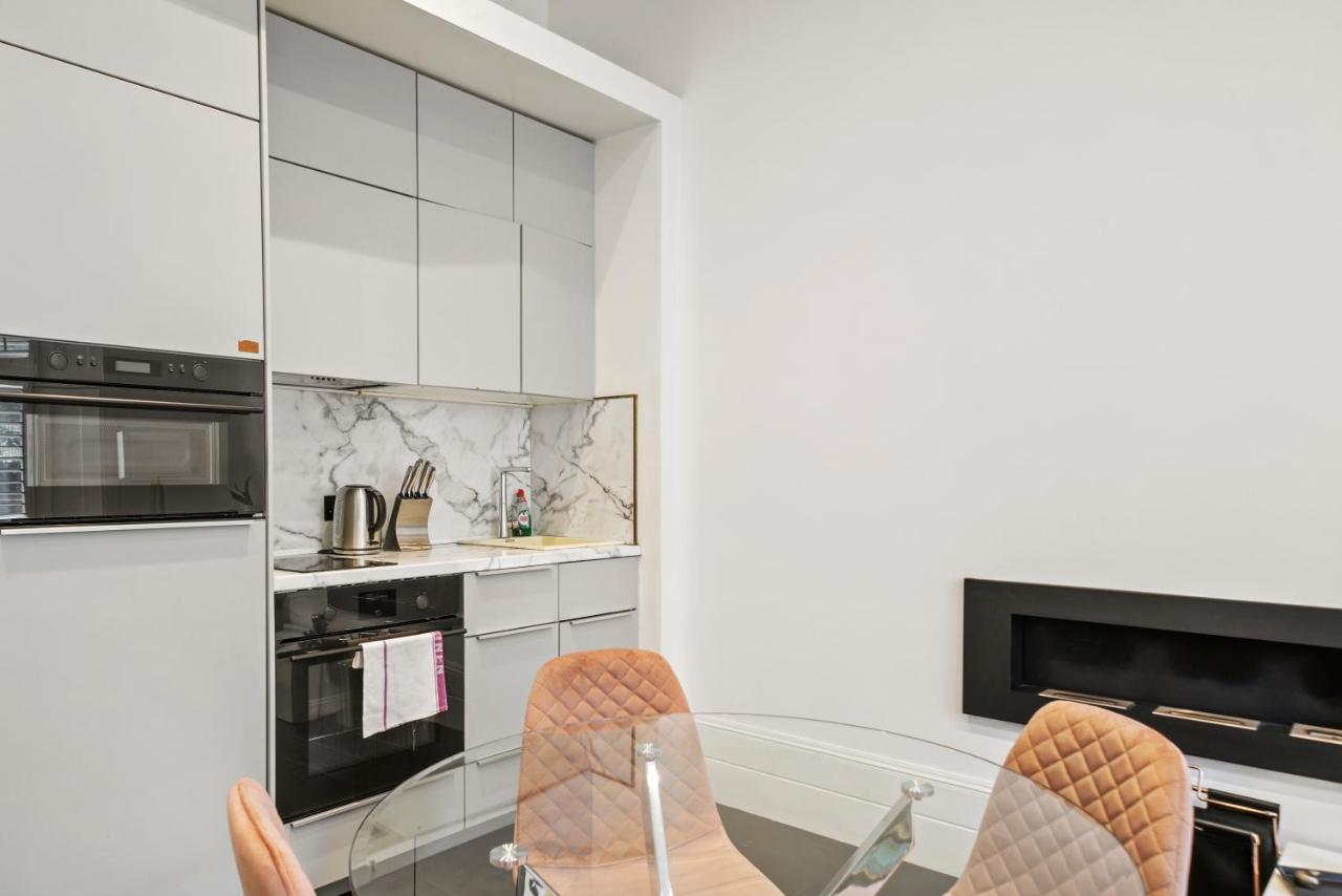 1 & 2 Bed Cosy Next To Earls Court Free Wifi Apartment London