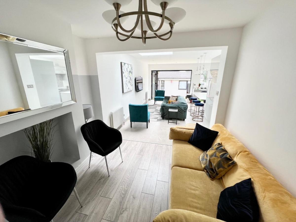 Holiday home Cosy Trio: Flexible Near Mall With Parking