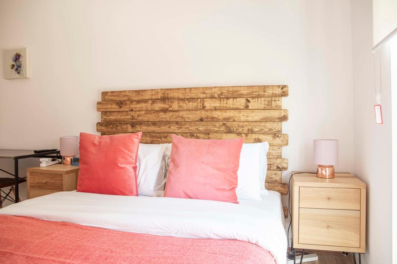 Modern Wandsworth Apartment *