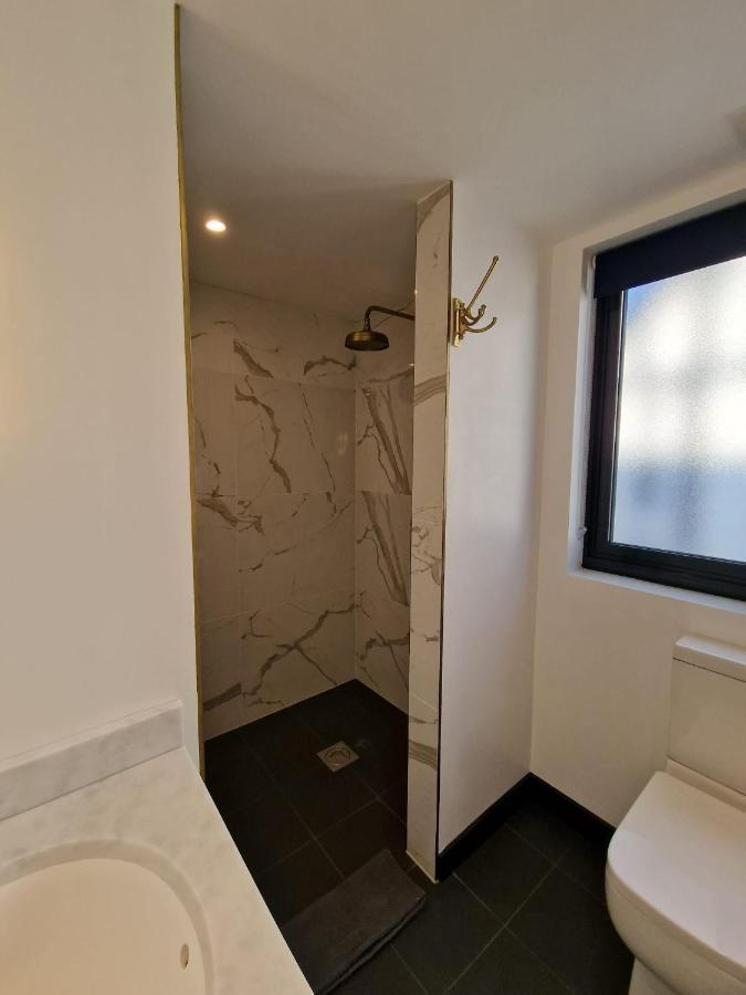 Sky - Stunning 3 Bed Apt In The Sky Apartment London