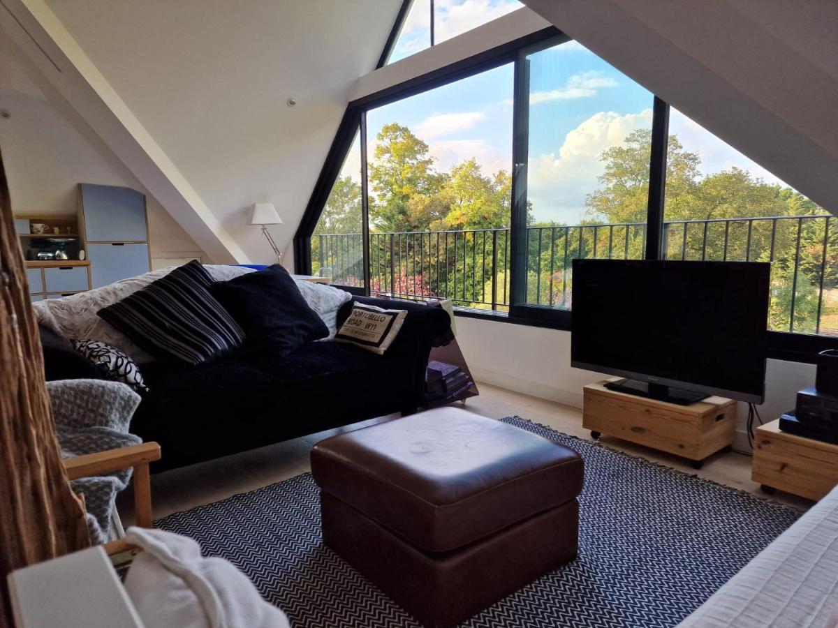Sky - Stunning 3 Bed Apt In The Sky Apartment London