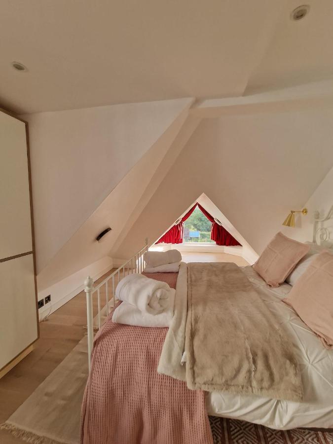 Sky - Stunning 3 Bed Apt In The Sky Apartment