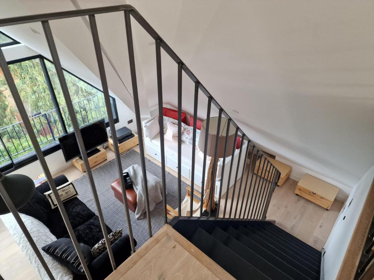 Sky - Stunning 3 Bed Apt In The Sky Apartment London