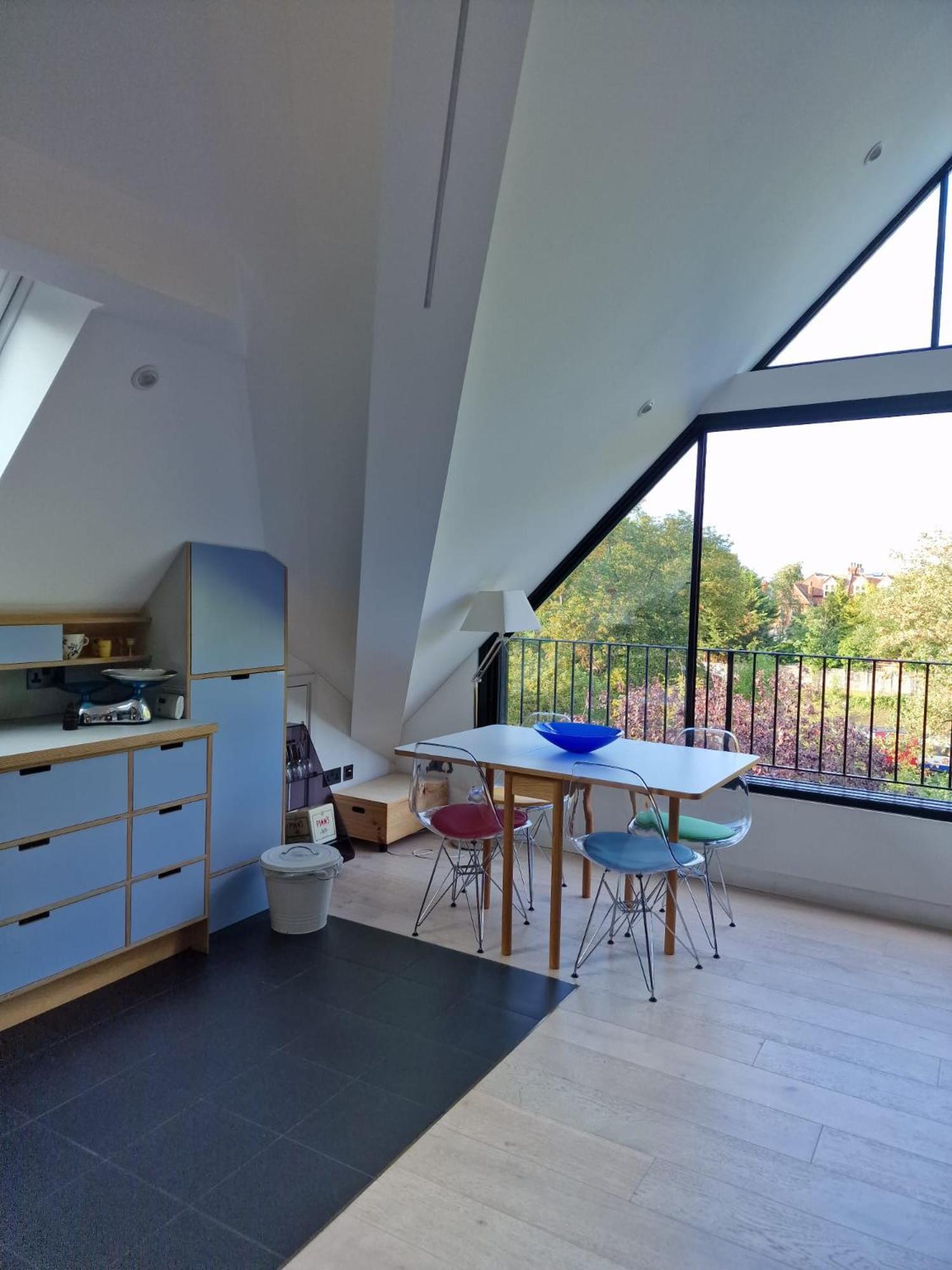 Sky - Stunning 3 Bed Apt In The Sky *