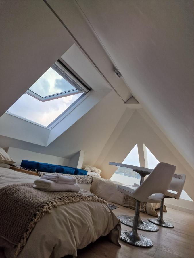 Sky - Stunning 3 Bed Apt In The Sky Apartment
