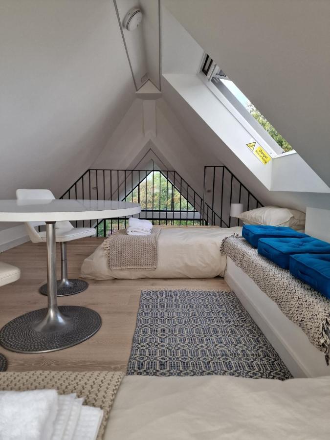 Sky - Stunning 3 Bed Apt In The Sky * London