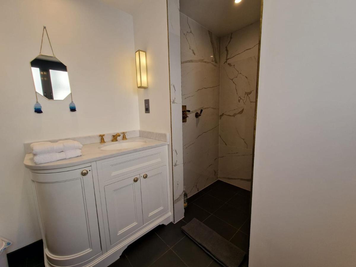 Sky - Stunning 3 Bed Apt In The Sky Apartment London