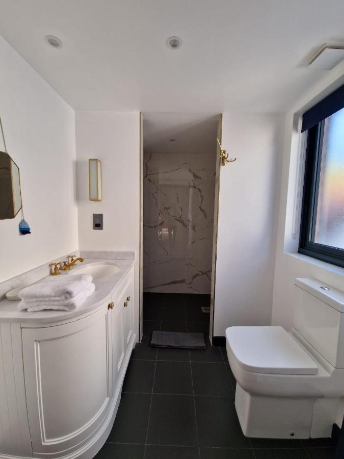 Sky - Stunning 3 Bed Apt In The Sky Apartment London