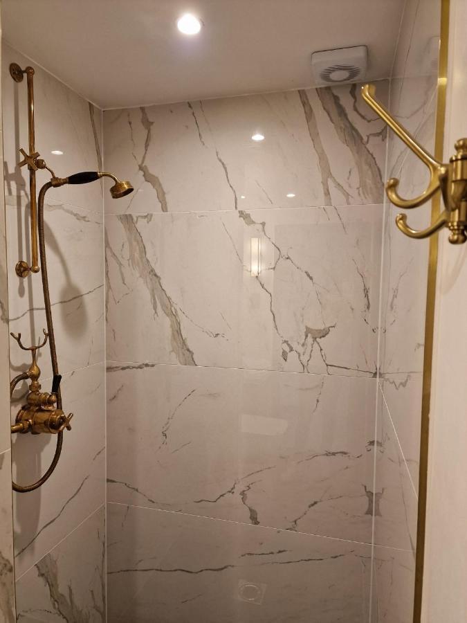 Sky - Stunning 3 Bed Apt In The Sky *