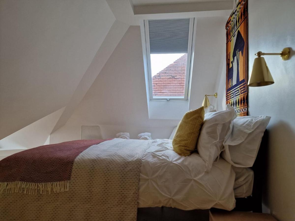 Apartment Sky - Stunning 3 Bed Apt In The Sky London