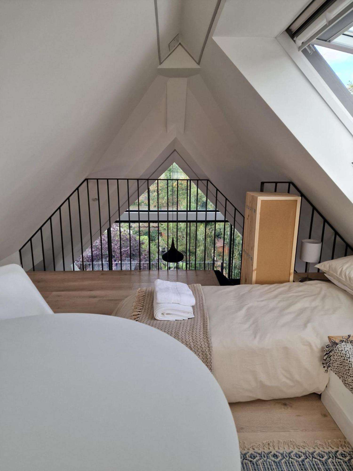 Sky - Stunning 3 Bed Apt In The Sky Apartment
