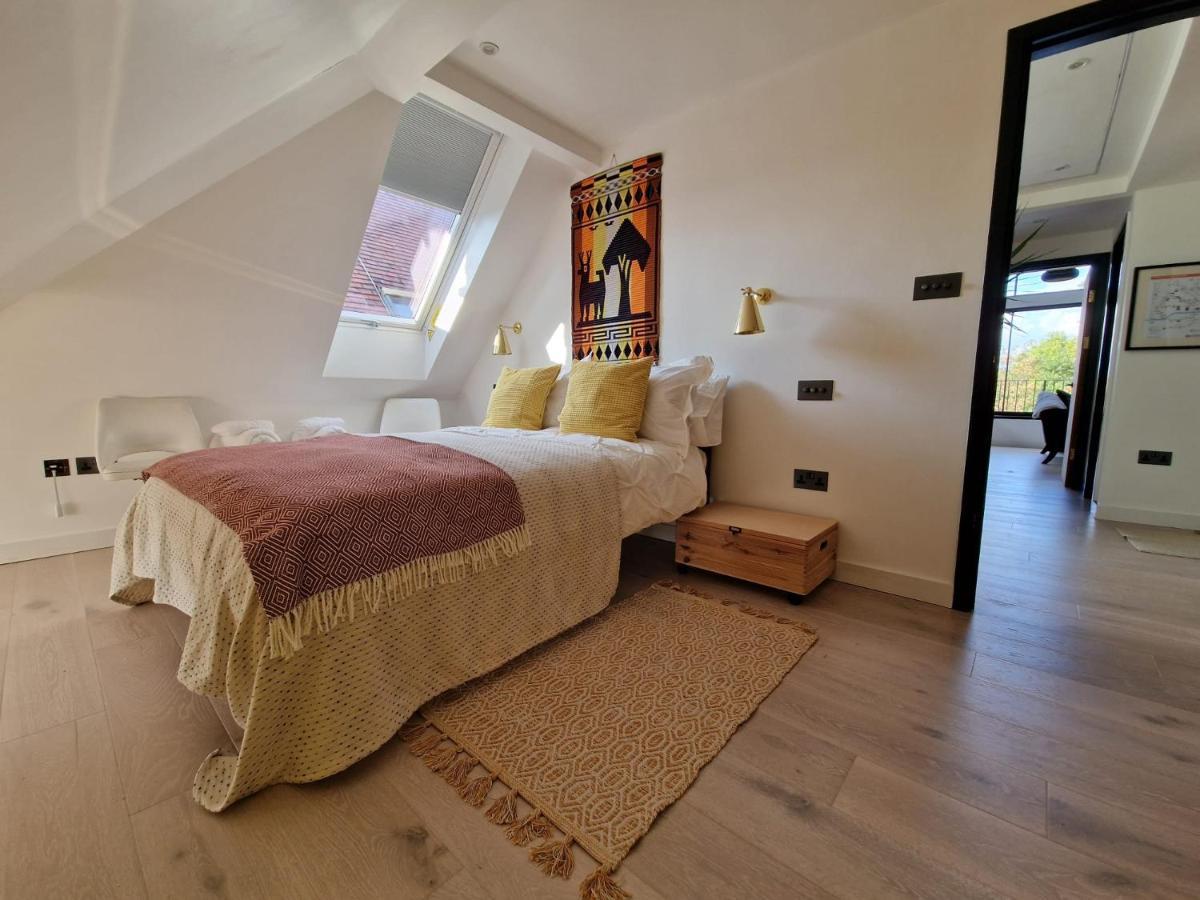 Sky - Stunning 3 Bed Apt In The Sky * London