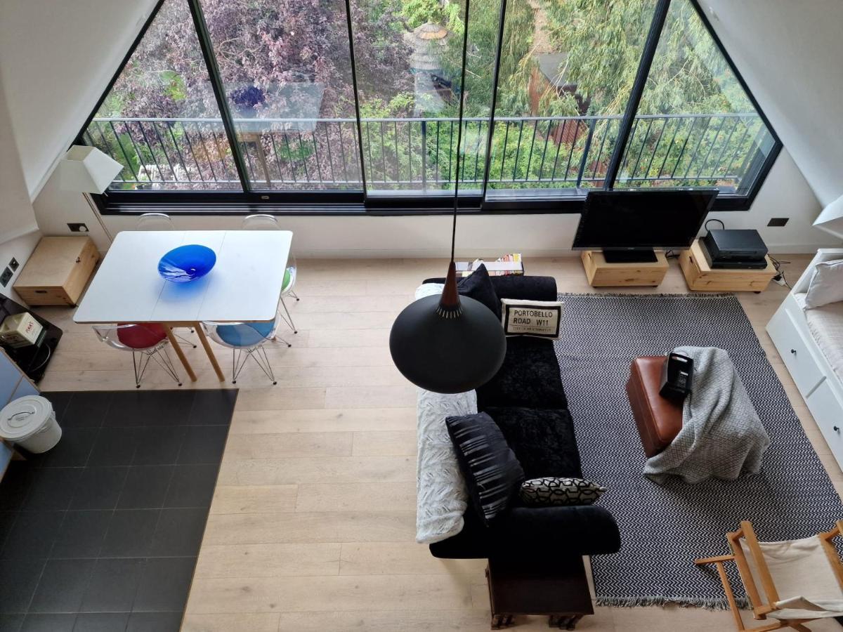 Sky - Stunning 3 Bed Apt In The Sky London