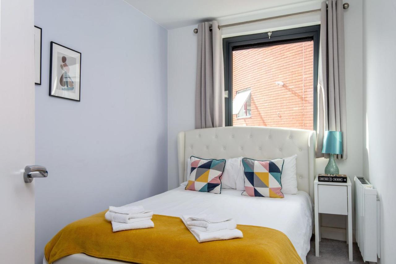 Mulberry South Penthouse By Living * London