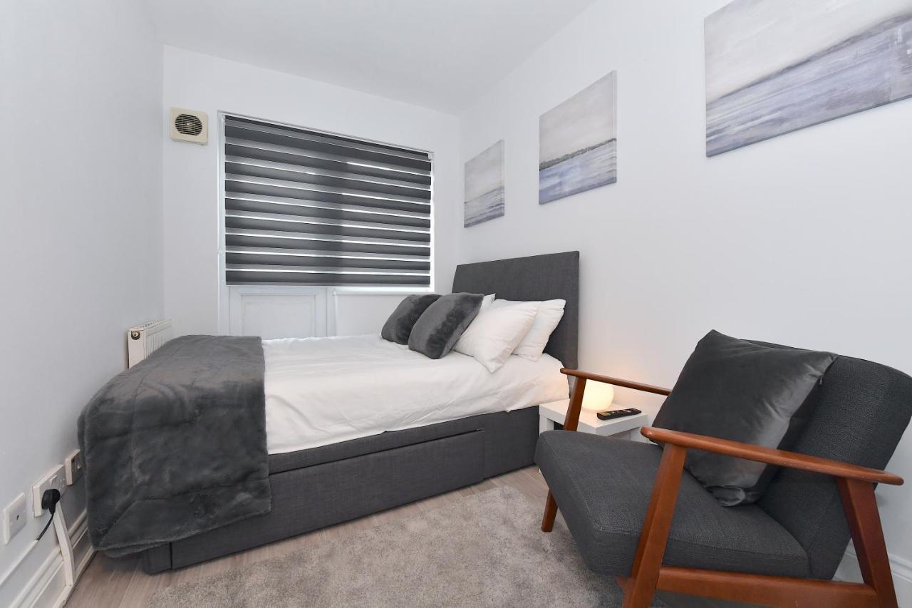 Apartment Very Close To Line Underground Shepherds Bush And Westfield Newly Refurbished London
