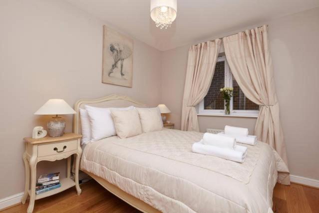 Apartment Three Bedroom By Beautiful Park London