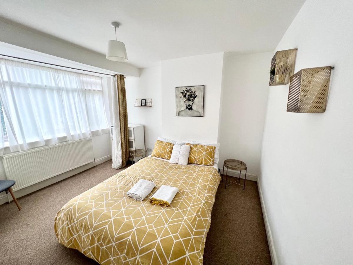 Holiday home Cosy Trio: Flexible Near Mall With Parking