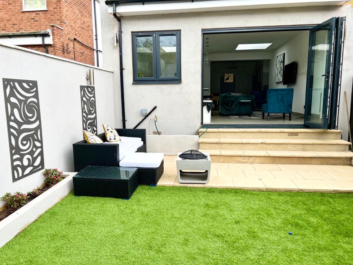 Cosy Trio: Flexible Near Mall With Parking Holiday home