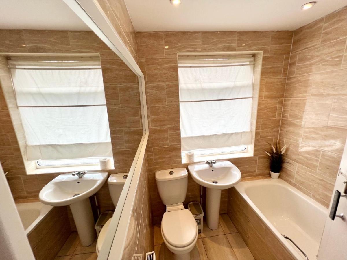 Holiday home Cosy Trio: Flexible Near Mall With Parking *