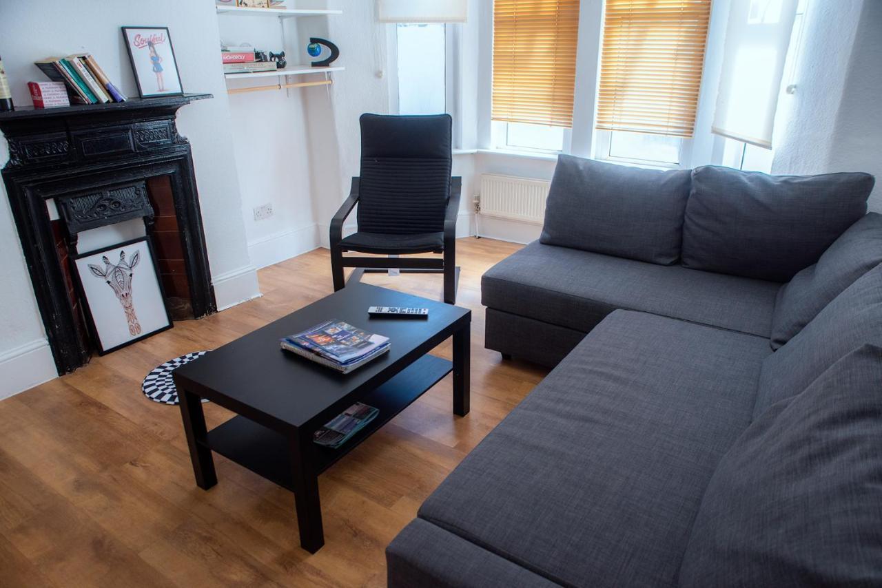 Holiday home 4 Bedroom House Parking & Garden Near Central London