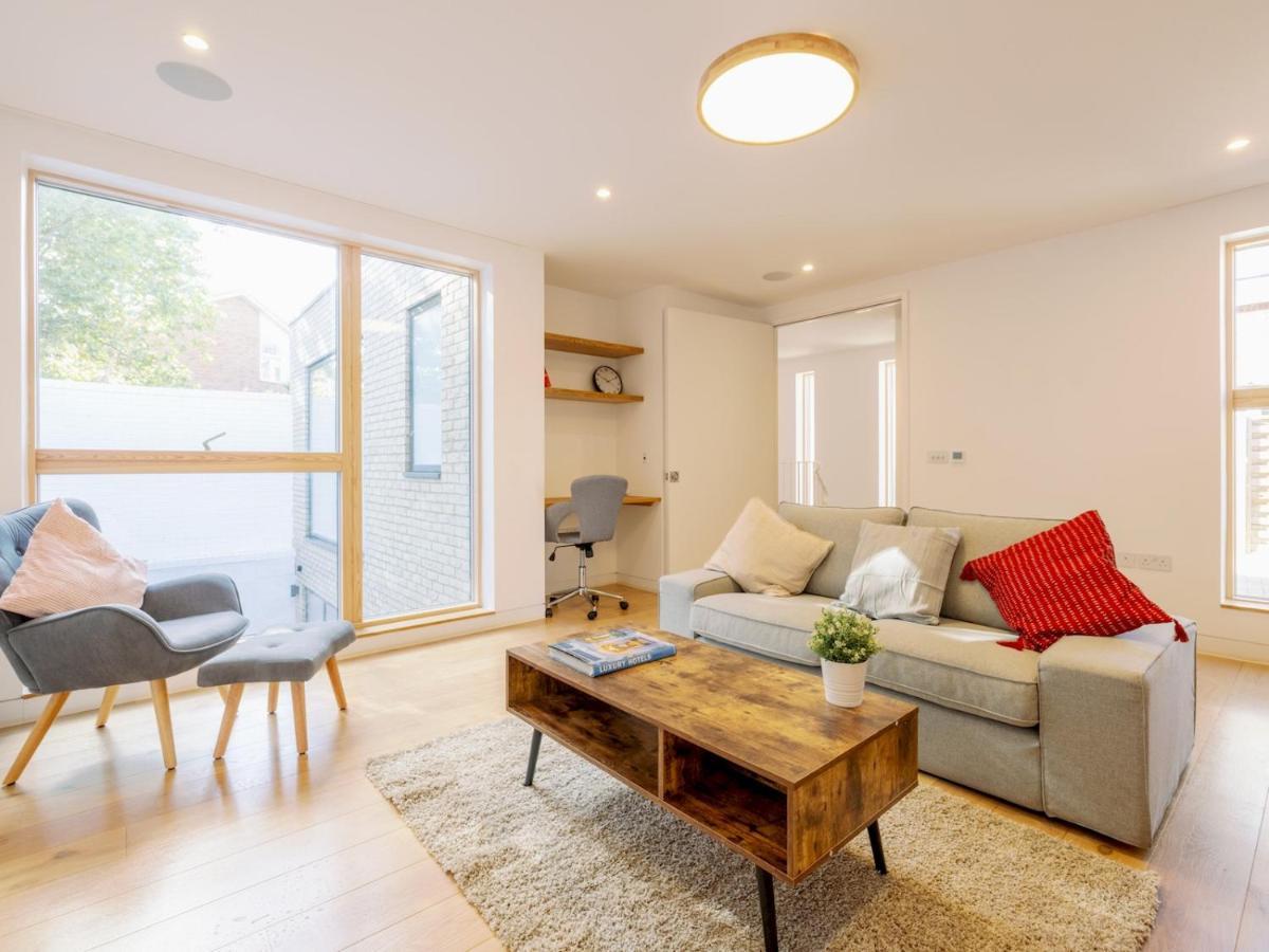 Pass The Keys - Spacious Modern Flat With Garden, In South West Holiday home
