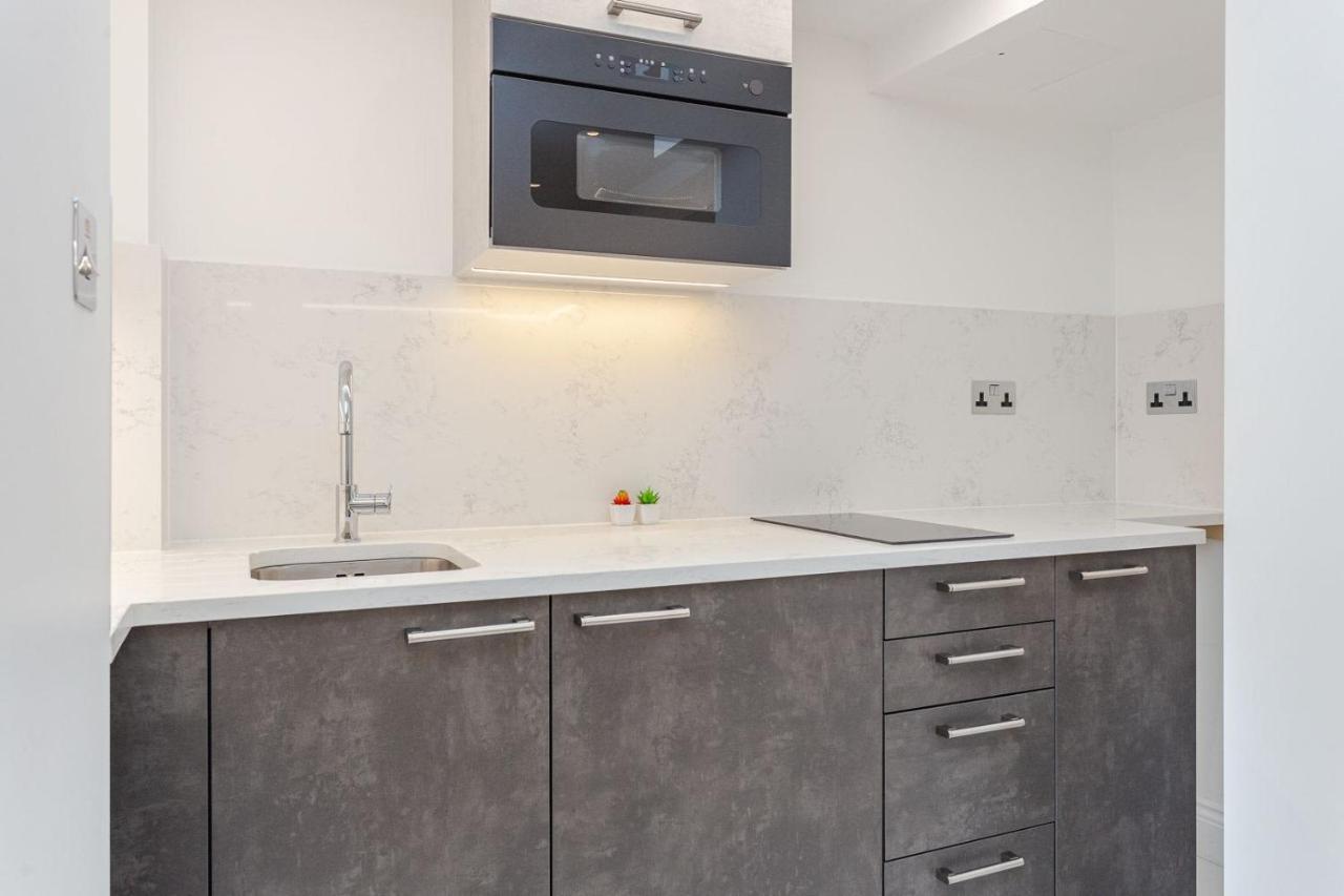Cleveland Residences Farringdon Apartment