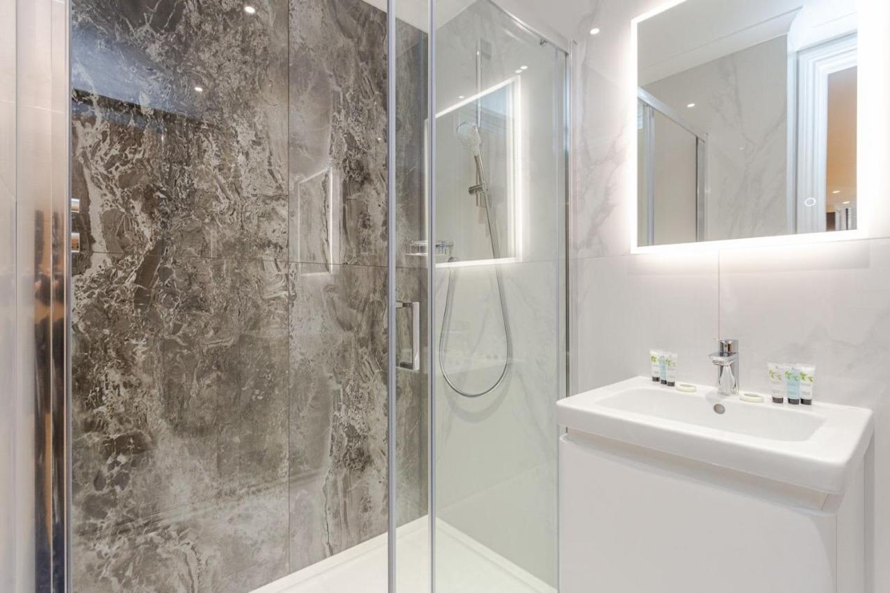 Cleveland Residences Farringdon Apartment